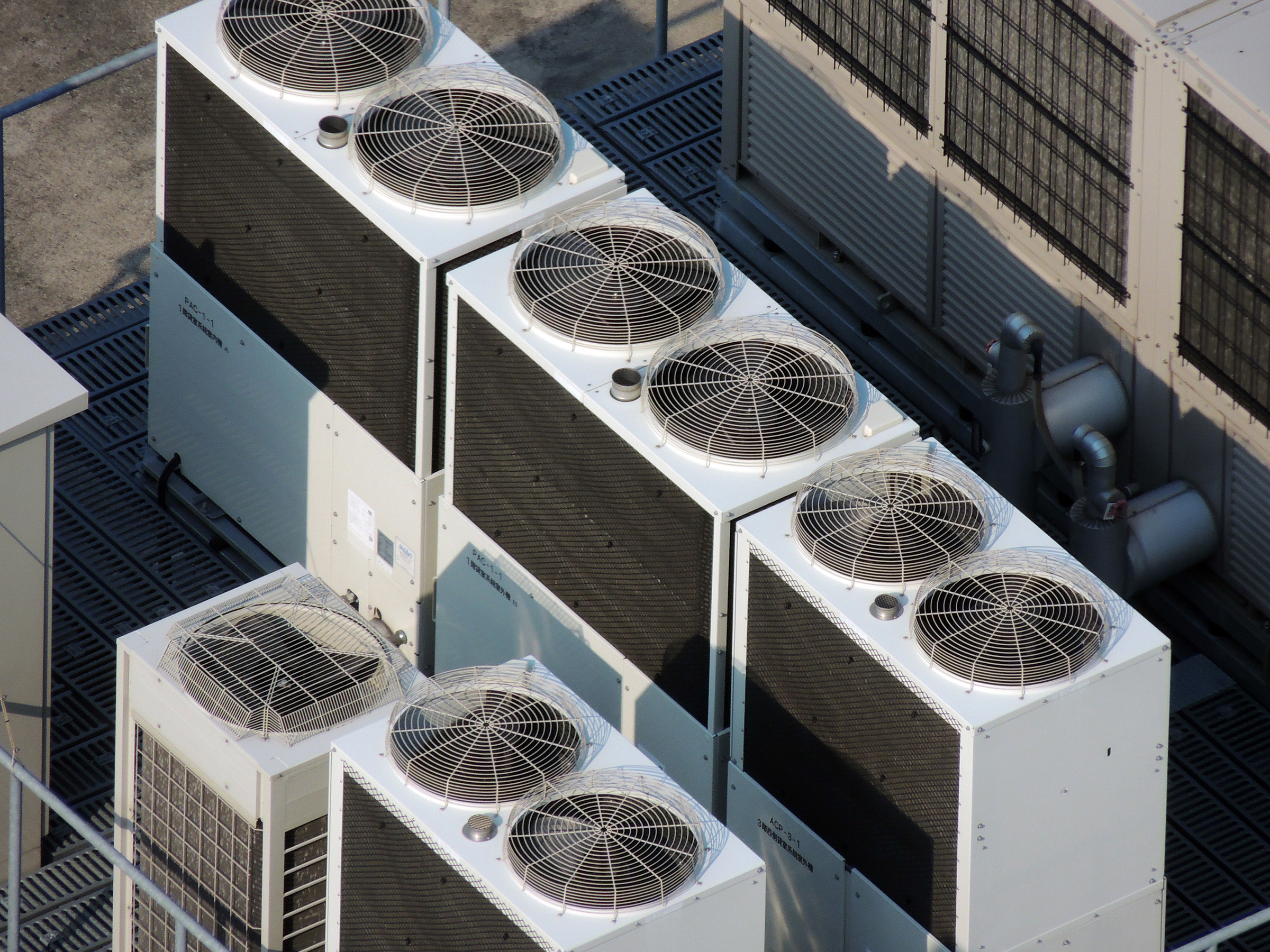 屋上の室外機